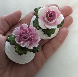 Vintage SALT AND PEPPER set. Aynsley English Fine Bone China. Pink flowers.